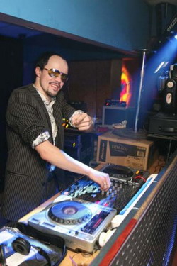 DJ TestOsterOn